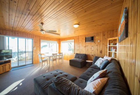 Mundic Waterfront Cottages - Tourism Caloundra 8