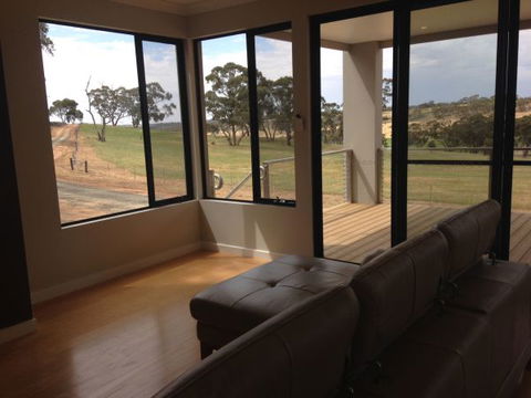 Neagles Retreat Villas - Tourism Caloundra 1
