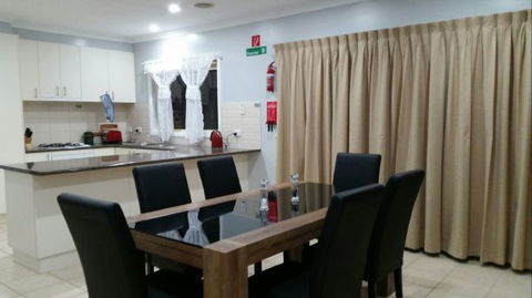 Numurkah Apartments - The Miekleljohn - Tourism Caloundra 1