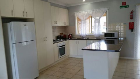Numurkah Apartments - The Miekleljohn - Tourism Caloundra 2