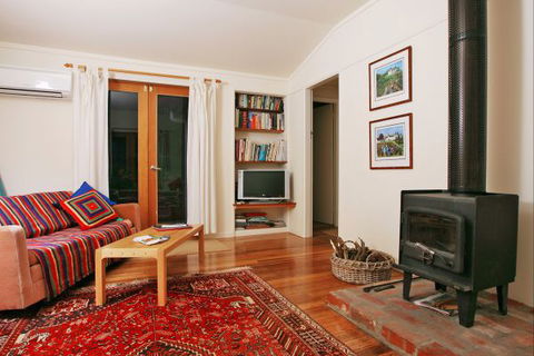 Oakhill Cottage - Tourism Caloundra 1