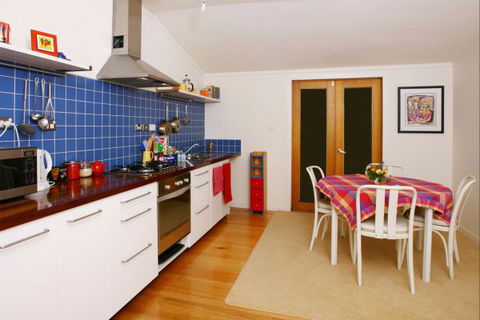 Oakhill Cottage - Tourism Caloundra 2