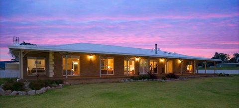 Pokolbin Farm Stay - Tourism Caloundra 1