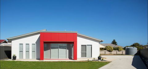 RED FIN Part Of BLUE FIN HOLIDAY HOMES - Tourism Caloundra 1