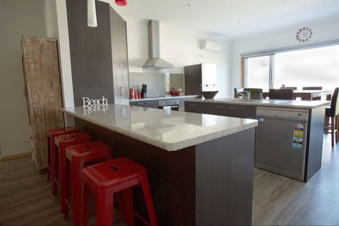 RED FIN Part Of BLUE FIN HOLIDAY HOMES - Tourism Caloundra 2