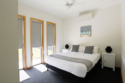 RED FIN Part Of BLUE FIN HOLIDAY HOMES - Tourism Caloundra 4