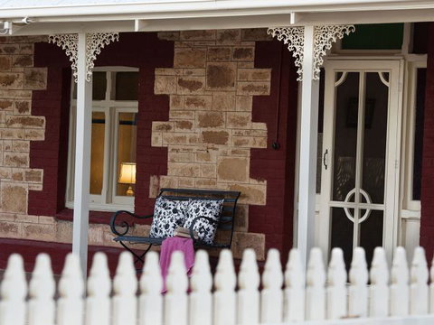 Rilli Retreat - Tourism Caloundra 1