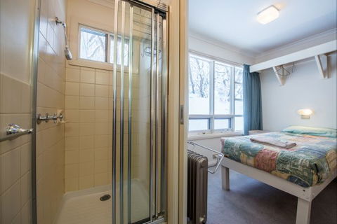 Schuss Lodge Mt Buller - Tourism Caloundra 4
