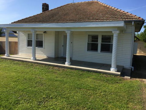 Smith Street Cottage - Tourism Caloundra 1