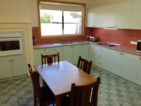 Smith Street Cottage - Tourism Caloundra 5