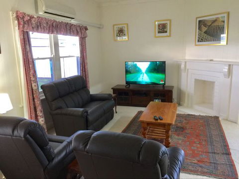 Smith Street Cottage - Tourism Caloundra 7