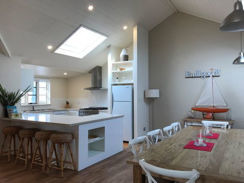 The Caledonian Inn - Tourism Caloundra 1