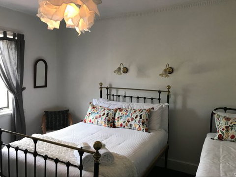 The Caledonian Inn - Tourism Caloundra 6