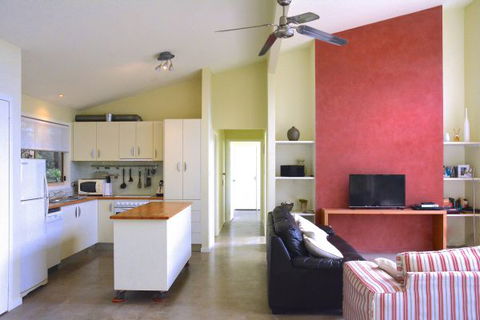 Tilba Coastal Retreat - Tourism Caloundra 2