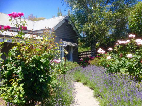Valley View Cottage - Tourism Caloundra 0