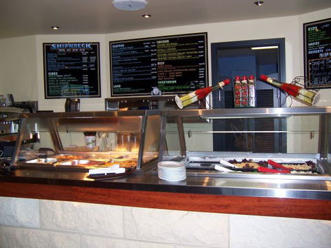 Victoria Hotel - Tourism Caloundra 1