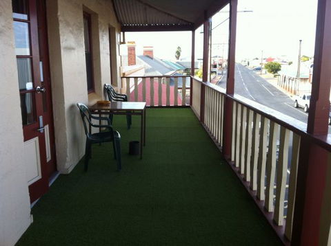 Victoria Hotel - Tourism Caloundra 2