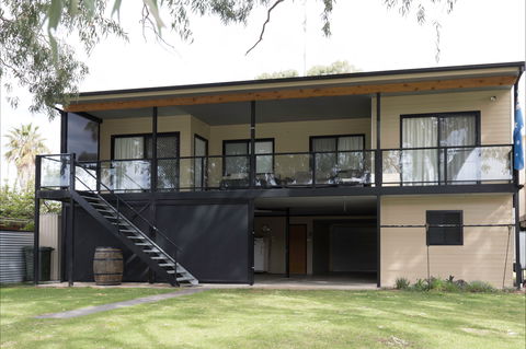 192 Page Drive Blanchetown -River Shack Rentals - Tourism Caloundra 0
