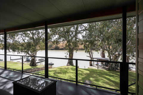 192 Page Drive Blanchetown -River Shack Rentals - Tourism Caloundra 1