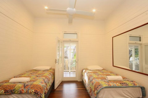 Cavvanbah Seaside Cottage - Tourism Caloundra 8