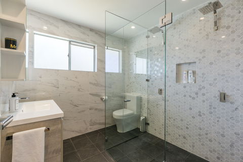 Amalfi Beach House - Tourism Caloundra 3