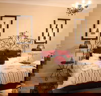 Azalea Cedar-Rose Villa - Tourism Caloundra
