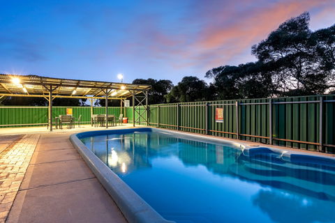 Border Village Roadhouse - Tourism Caloundra 1