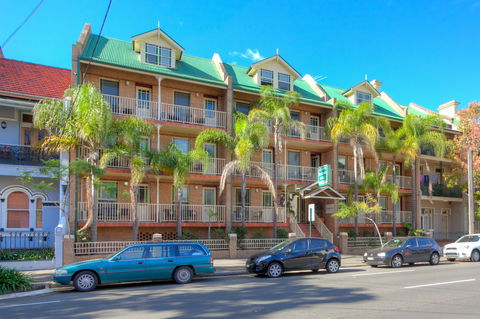 Central Railway Hotel - Tourism Caloundra 0