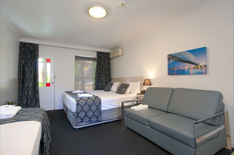 Central Railway Hotel - Tourism Caloundra 1