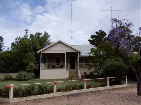 Dot's House - Tourism Caloundra 0