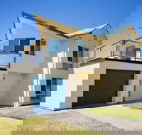 Fensom's Holiday Home - Tourism Caloundra
