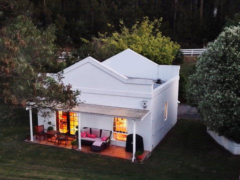 Forth River Cottage - Tourism Caloundra 2