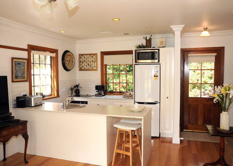 Forth River Cottage - Tourism Caloundra 5