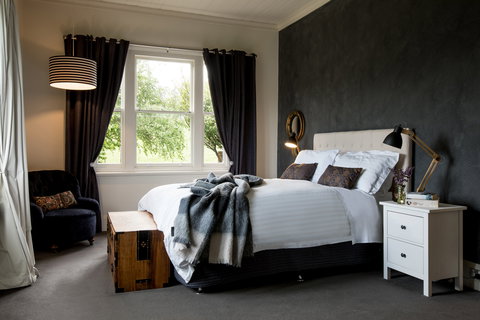 Frenchman's River - The Helmsman's House - Tourism Caloundra 4