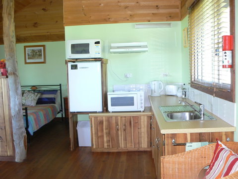 Gaddleen Grove Cottages - Tourism Caloundra 2