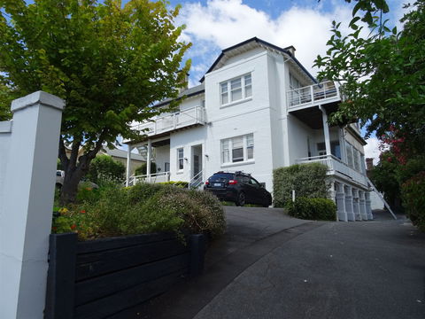 Highbury Apartments - Tourism Caloundra 0