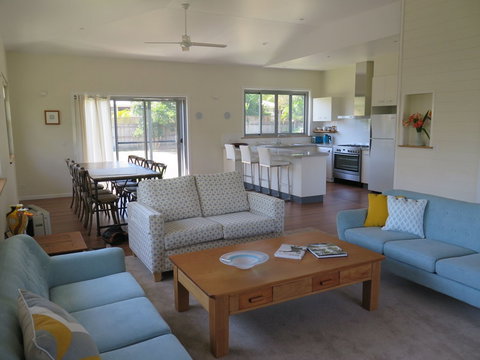 Turtle Bay House - Tourism Caloundra 0