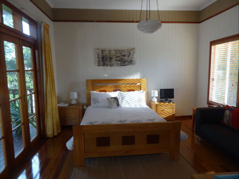 Le Piaf On Treasure Bed And Breakfast - Tourism Caloundra 0