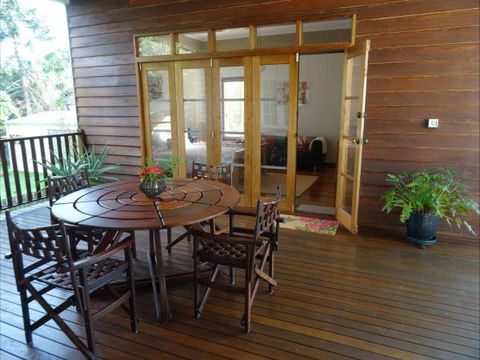 Le Piaf On Treasure Bed And Breakfast - Tourism Caloundra 1