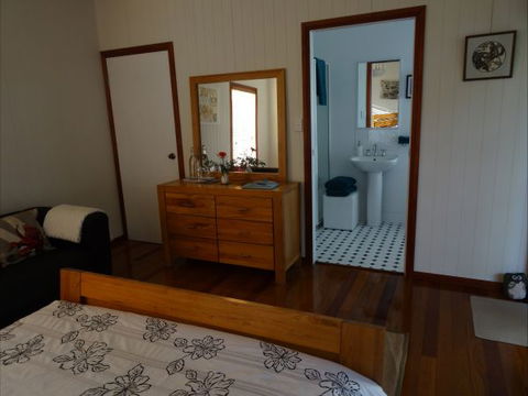 Le Piaf On Treasure Bed And Breakfast - Tourism Caloundra 5