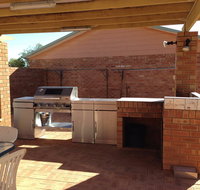 Leeman Holiday Units - Tourism Caloundra