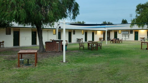 Anglers Inn - Tourism Caloundra 1