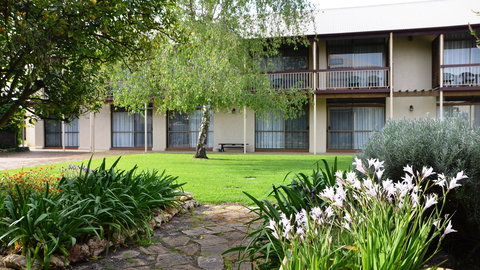 Coonawarra Motor Lodge - Tourism Caloundra 0