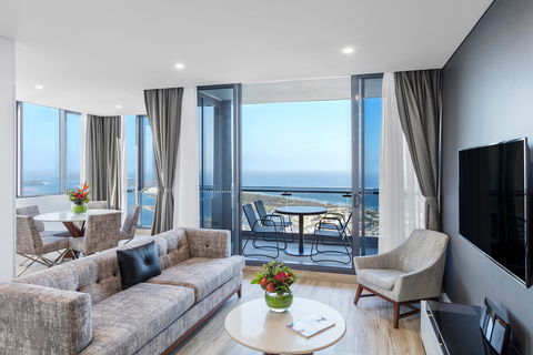 Meriton Suites Southport - Tourism Caloundra 1
