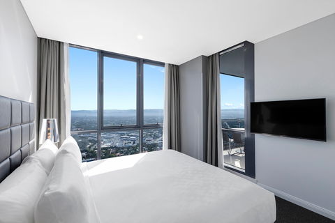 Meriton Suites Southport - Tourism Caloundra 4