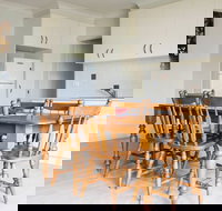 Moose and Mimis Accommodation - Tourism Caloundra