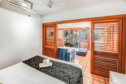 Paradise On The Beach Resort - Tourism Caloundra 0