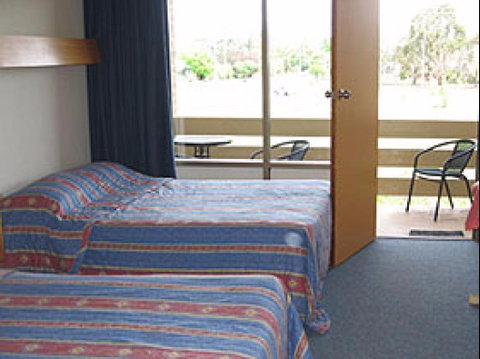 Red Cedars Motel - Tourism Caloundra 0