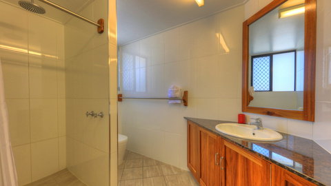 Sky View Units - Tourism Caloundra 3