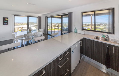 Stunning On Stacey - Tourism Caloundra 3